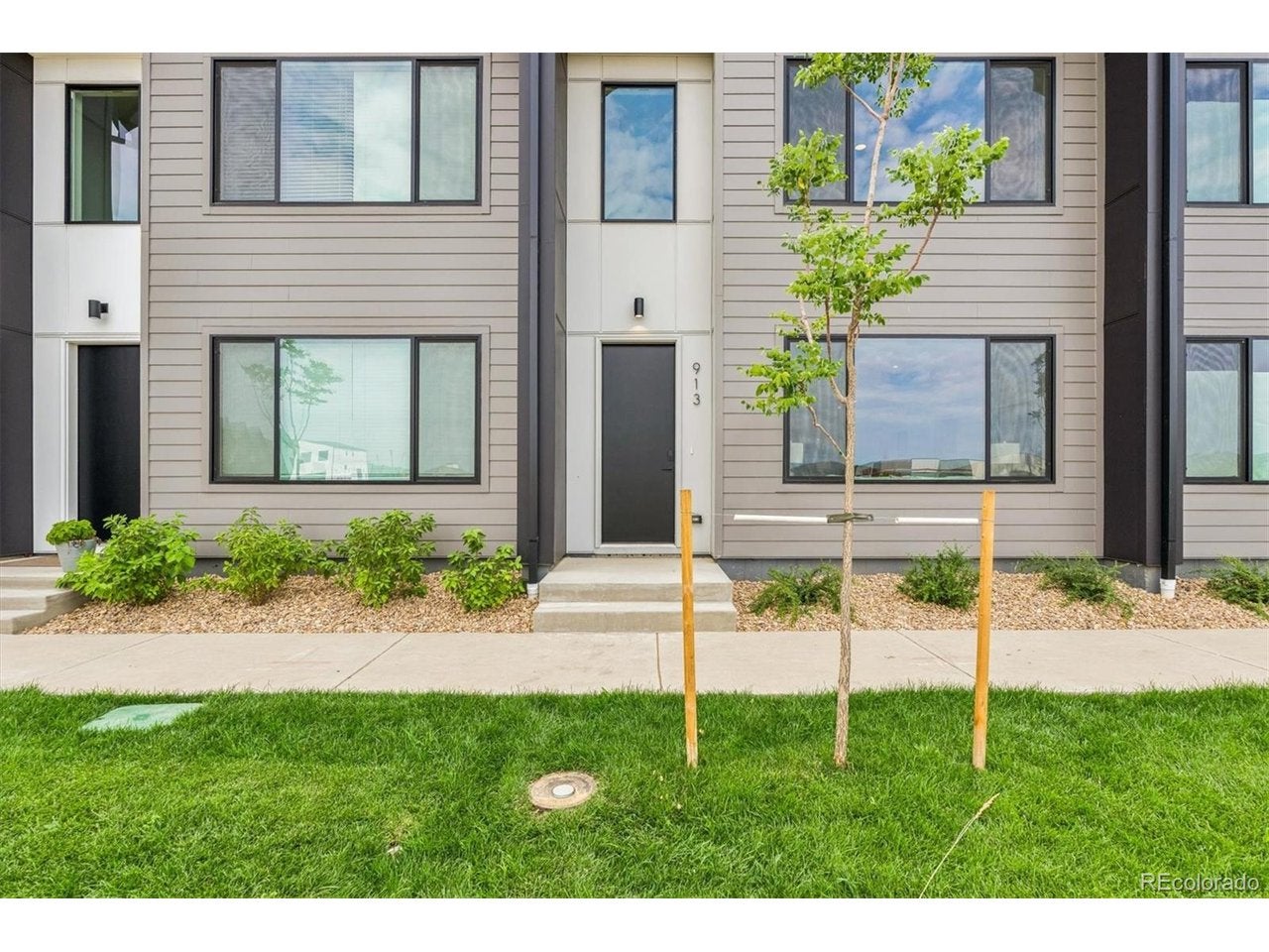 921 Edge Cir