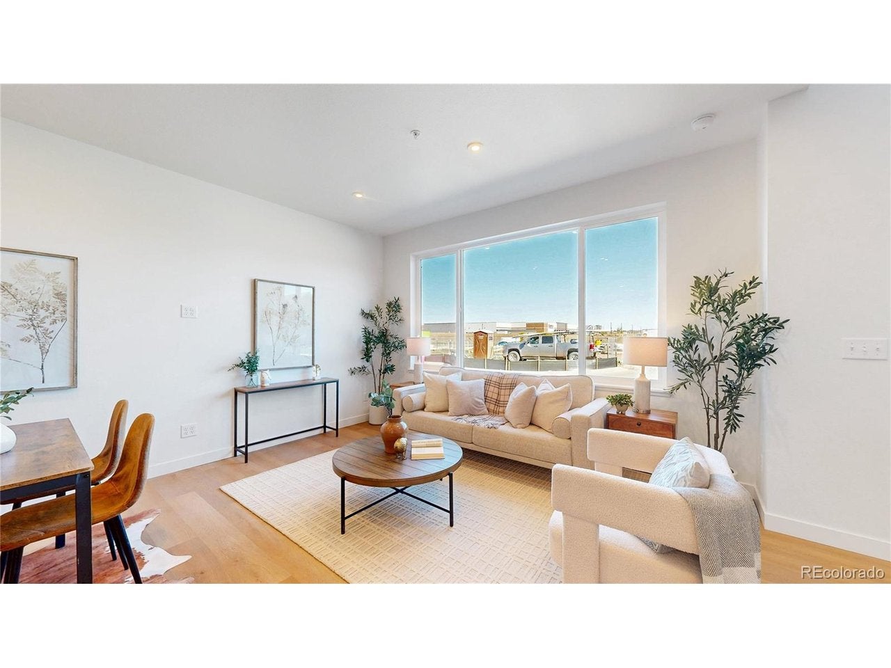 921 Edge Cir