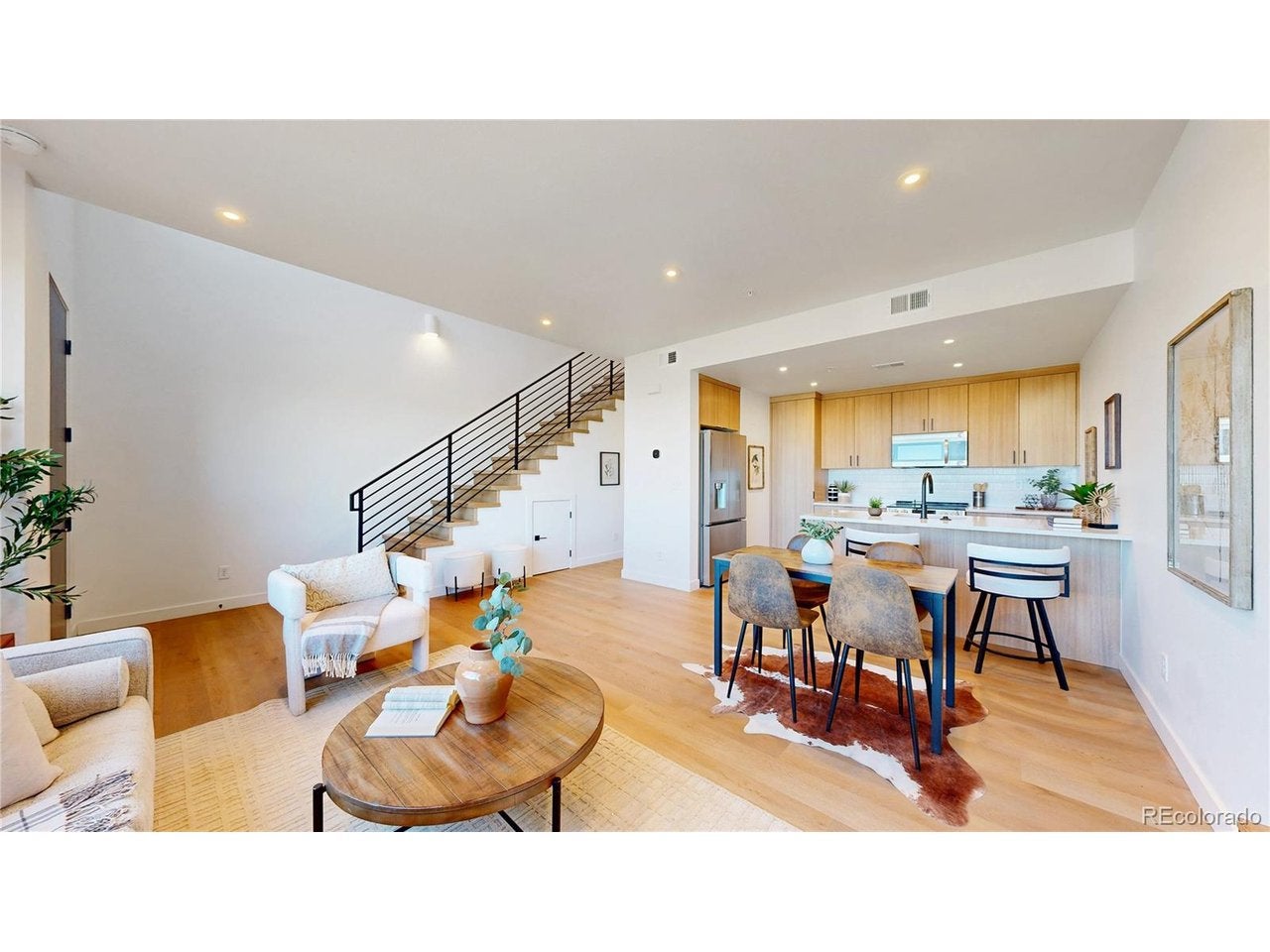 921 Edge Cir
