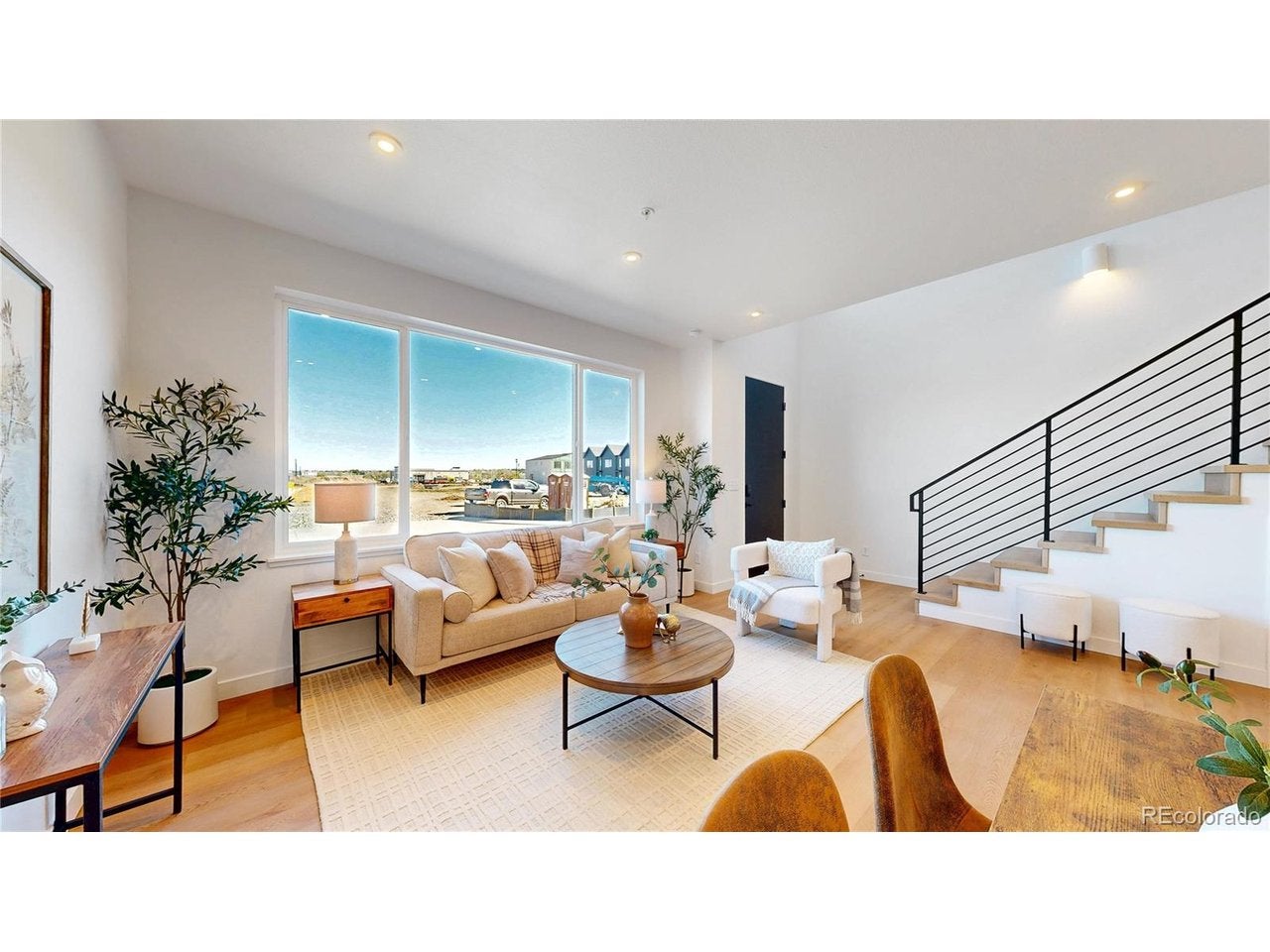921 Edge Cir