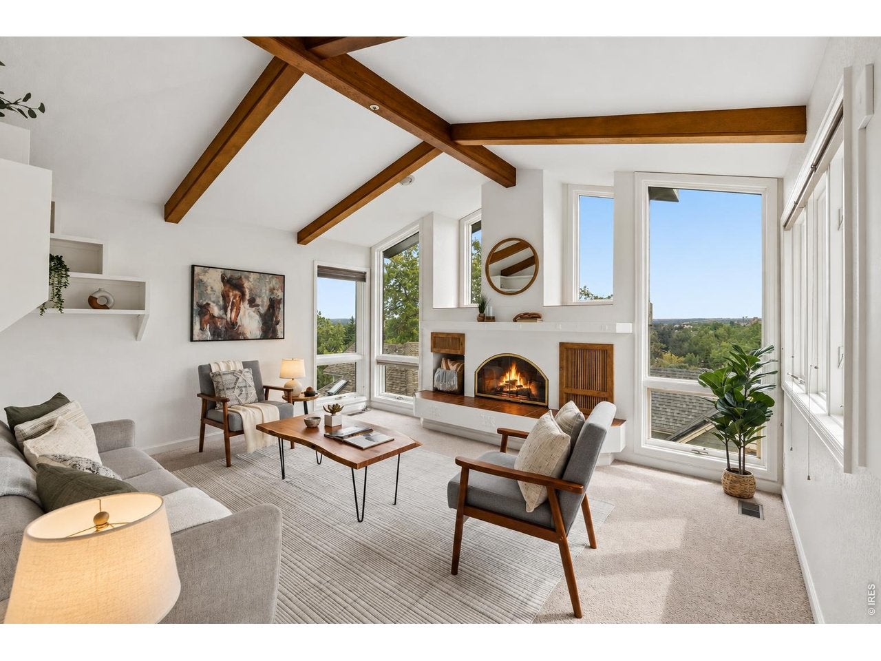 2140 Mesa Dr