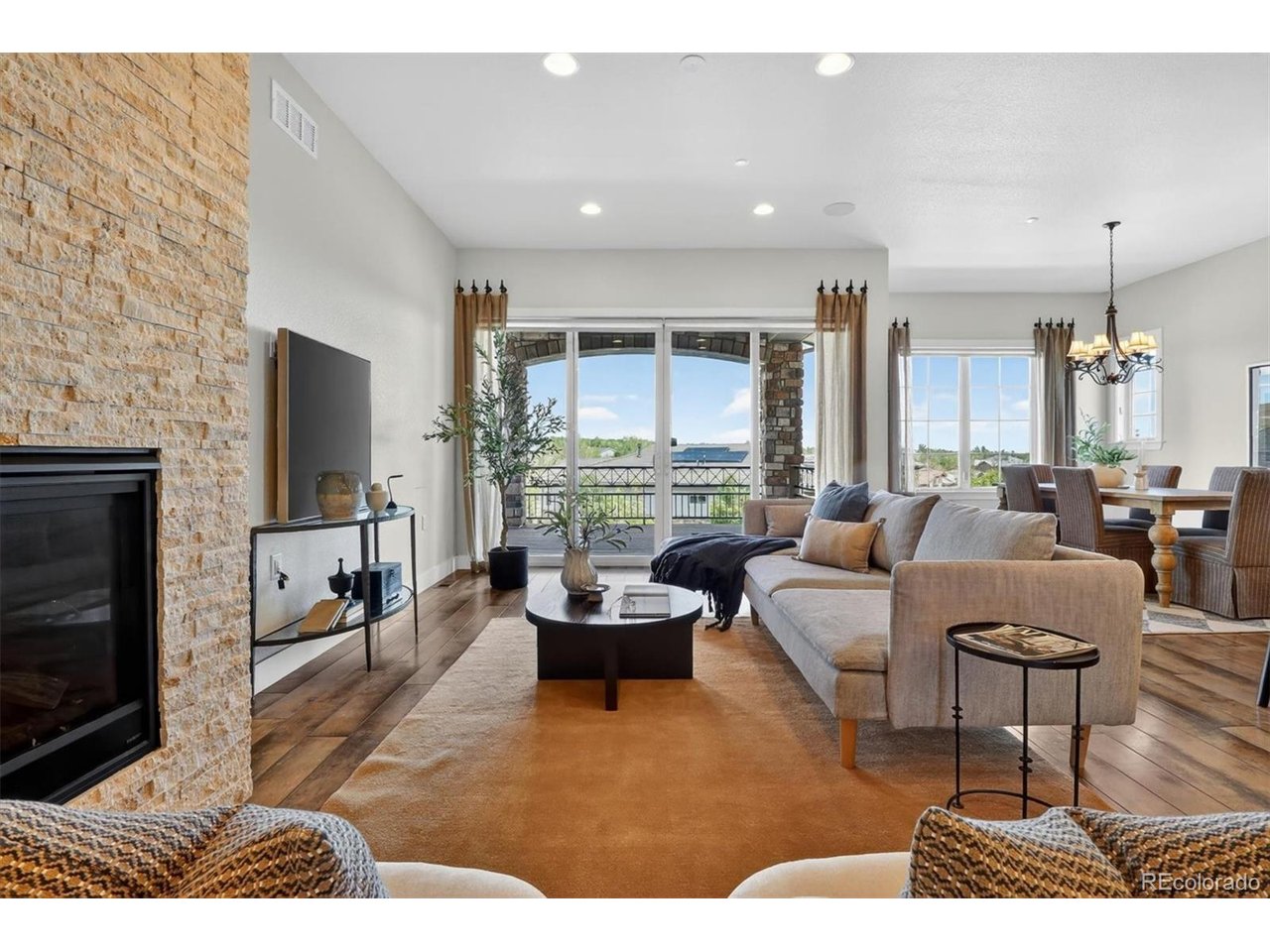 375 Casalon Pl