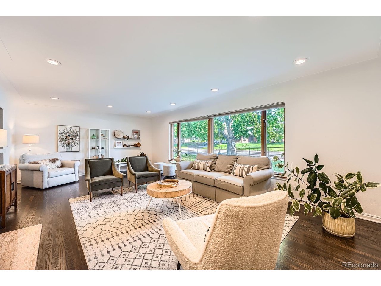 3695 E Dartmouth Ave