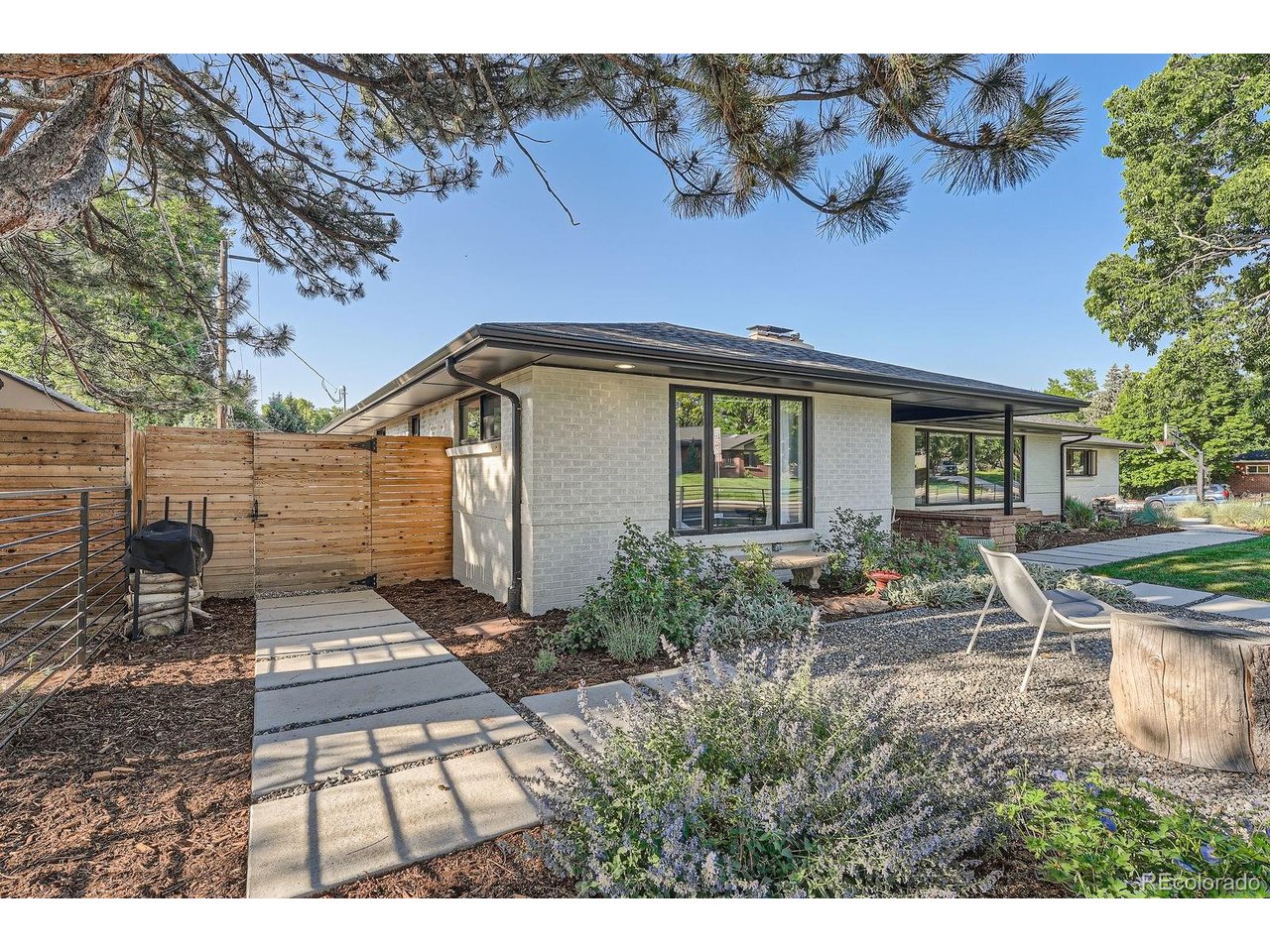 3695 E Dartmouth Ave