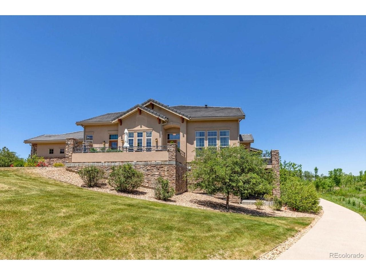 2758 Calmante Cir