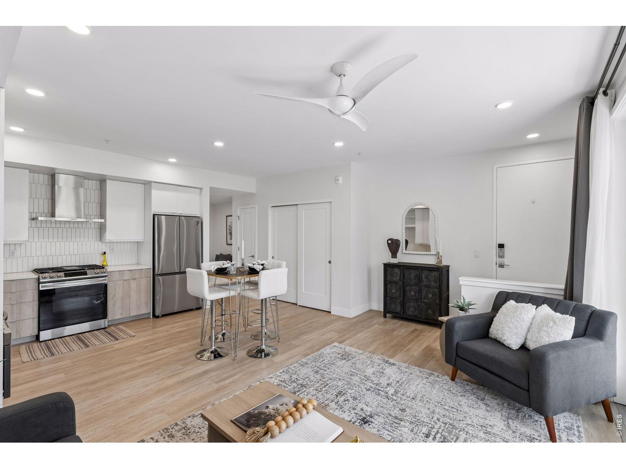 3261 Airport Rd D-102
