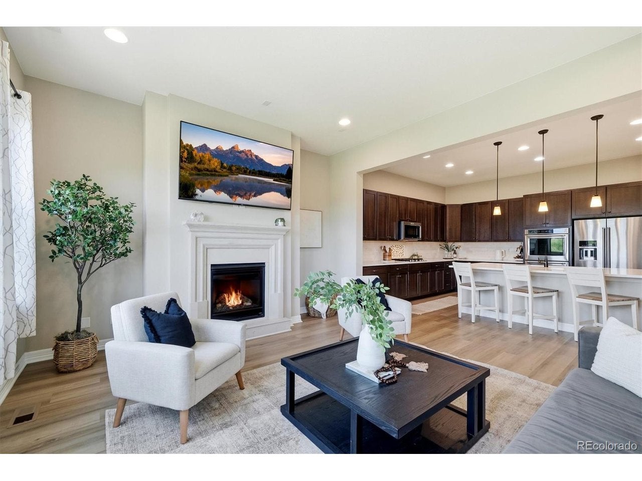 8641 S De Gaulle Ct