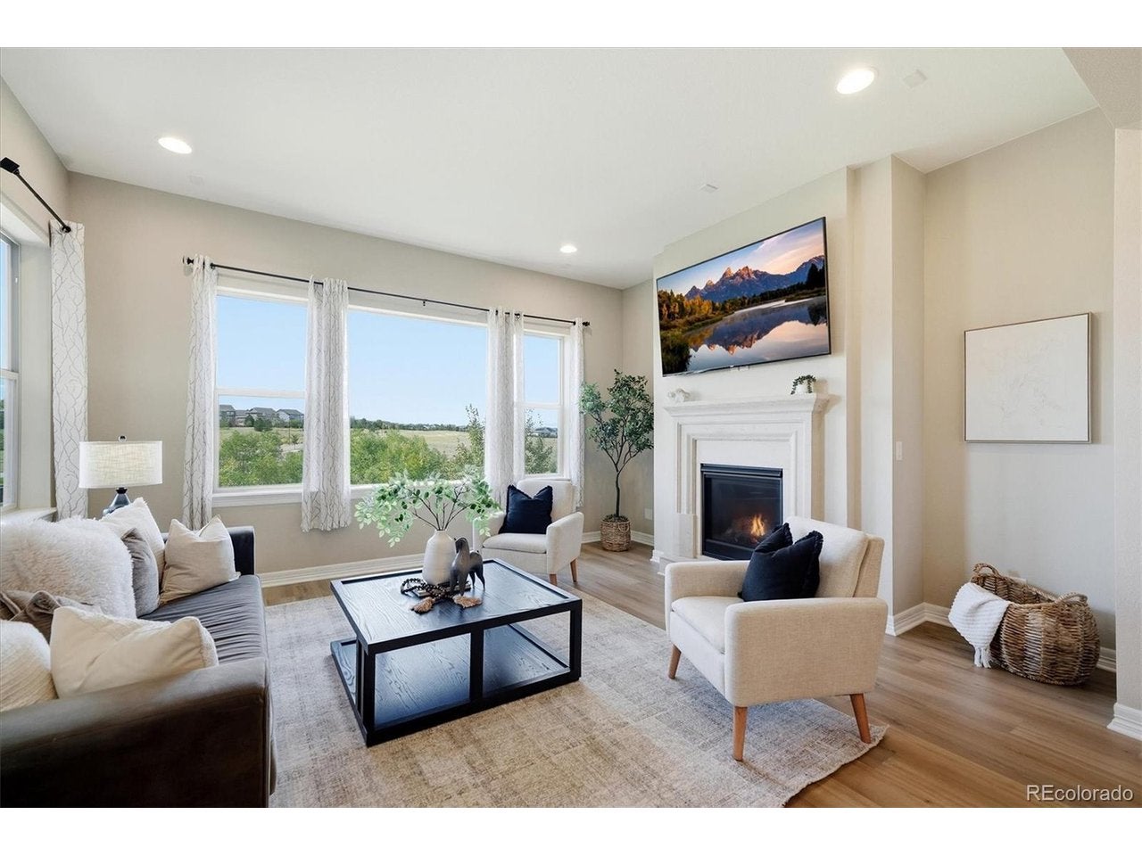 8641 S De Gaulle Ct