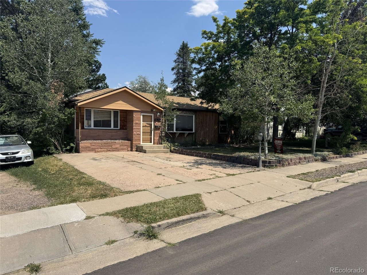 Photo 1 of 33 — 4654 S Delaware St, Englewood, CO 80110