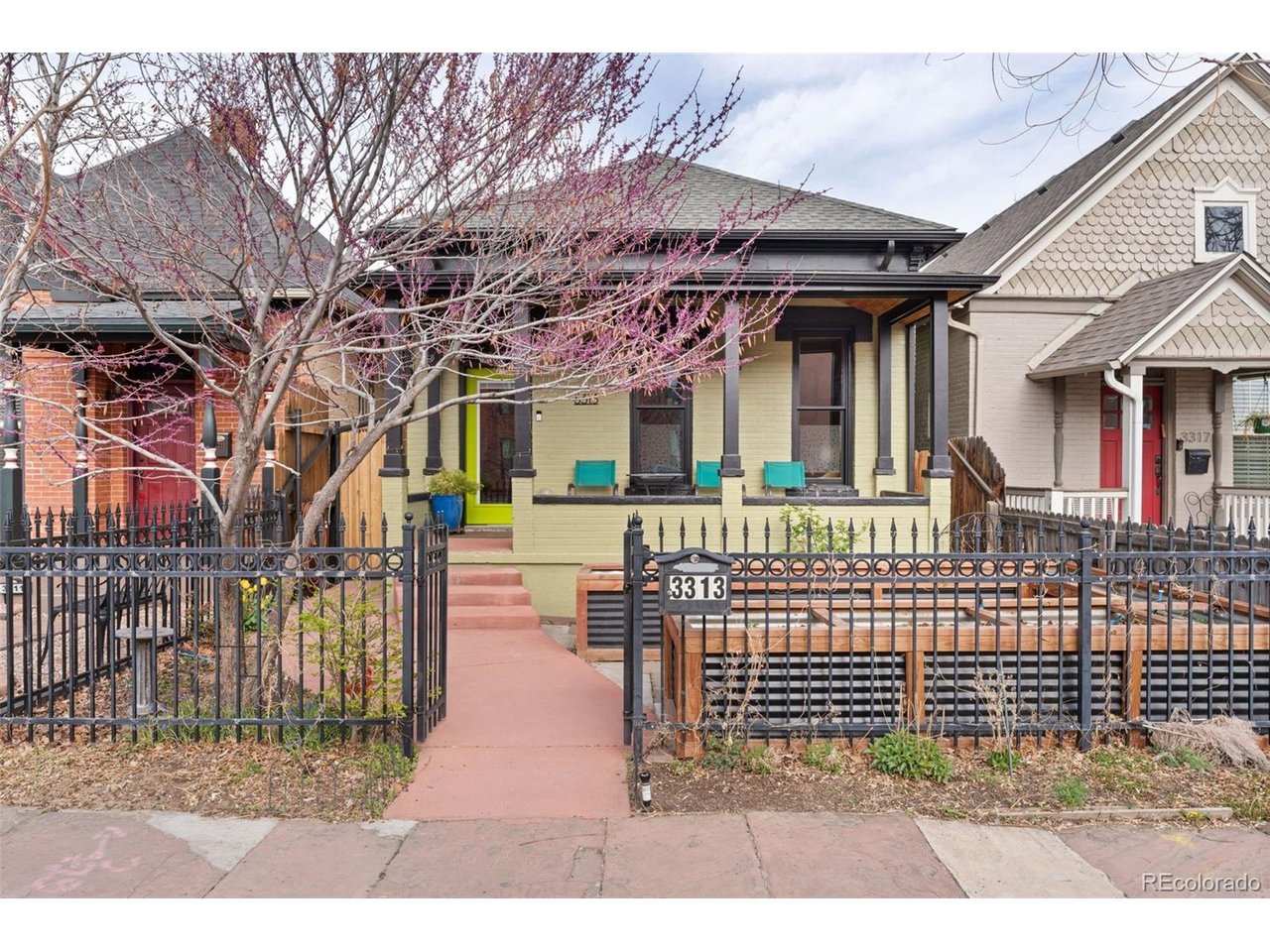 3313 Curtis St