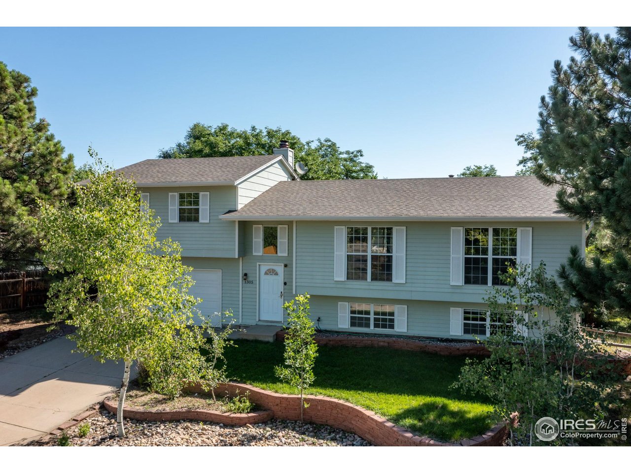 1305 Inverness Dr
