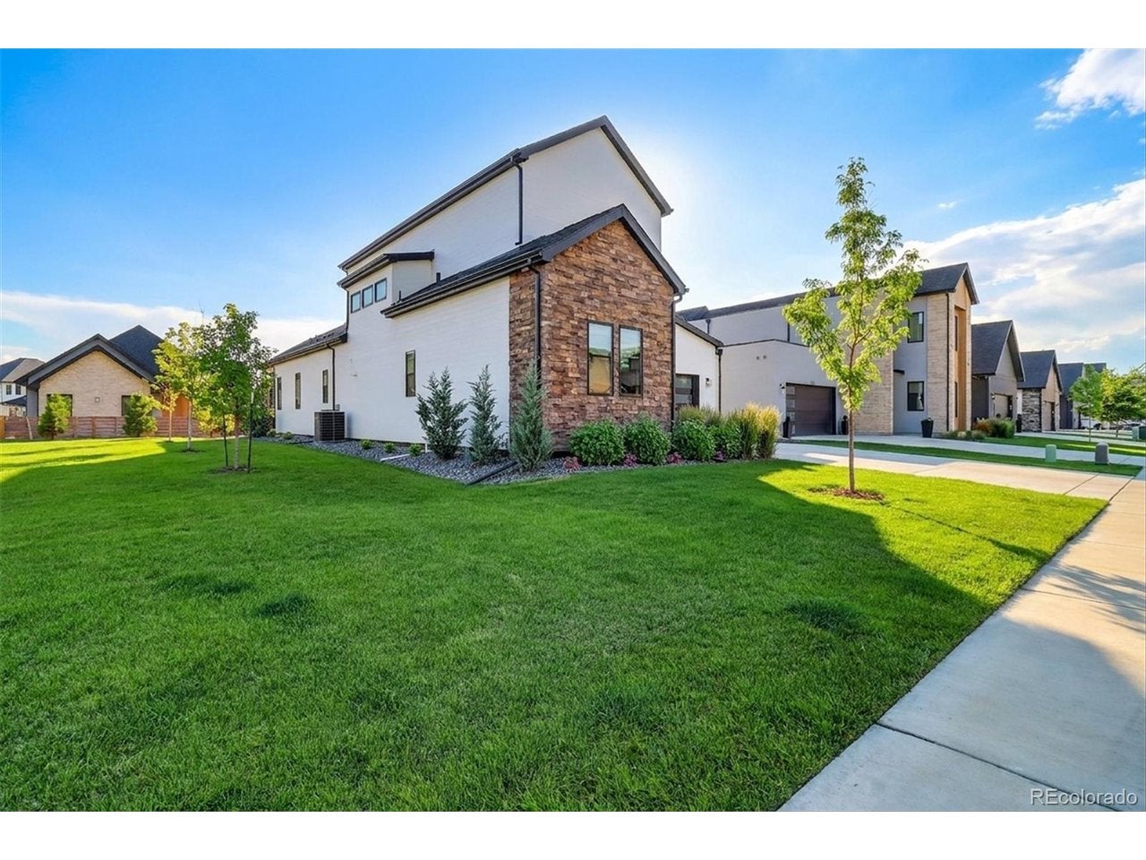 1751 Barefoot Dr