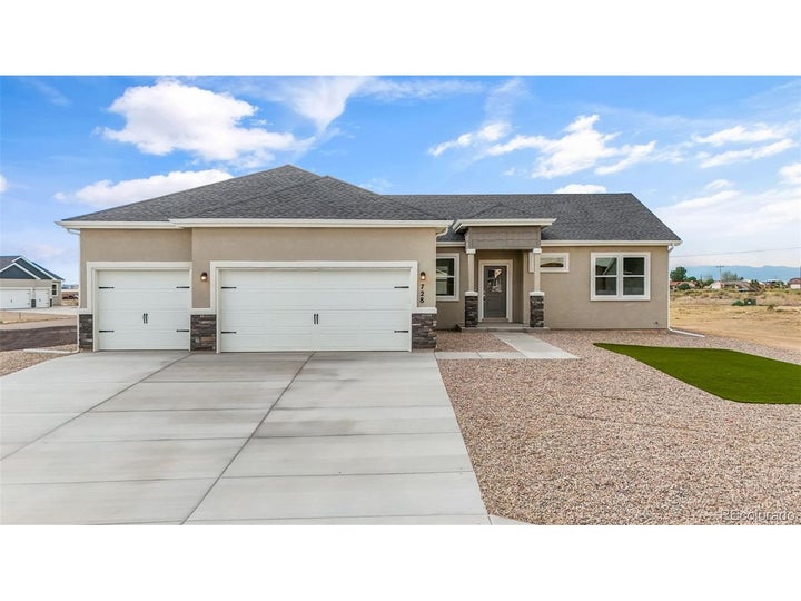 Photo 1 of 38 — 728 E Campbell Ln, Pueblo, CO 81007
