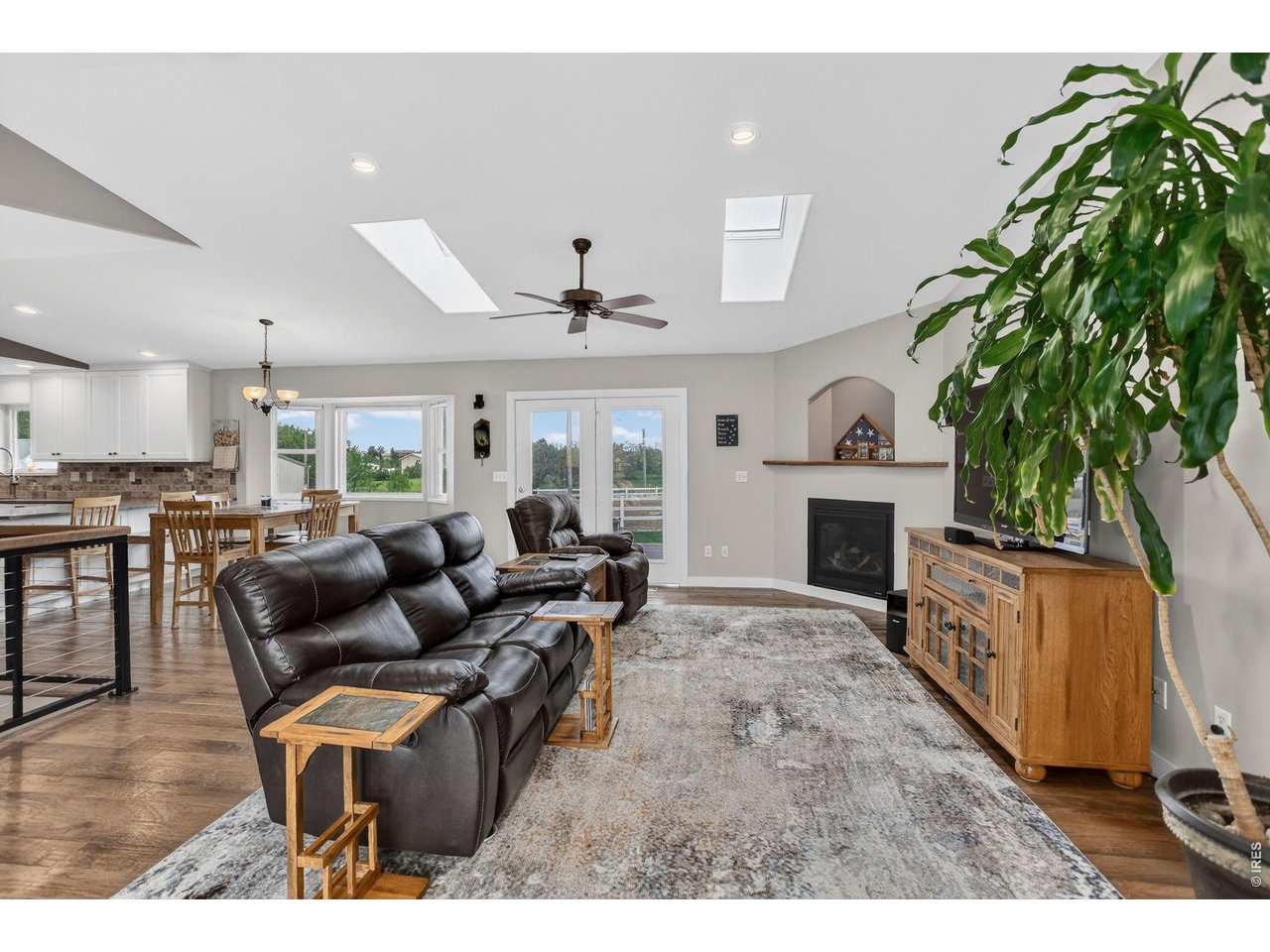 4717 Foothills Dr