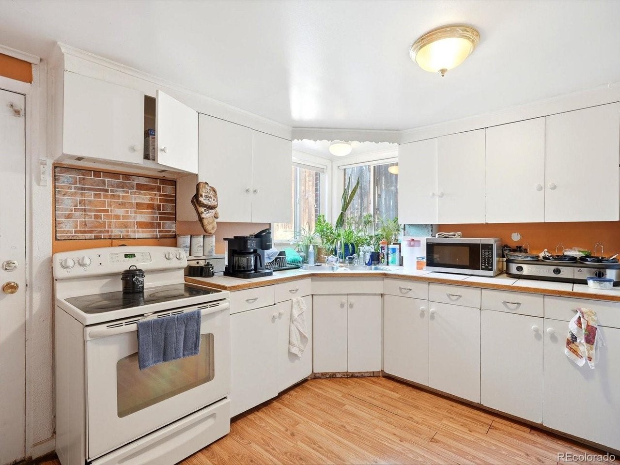 2732 W 37th Ave