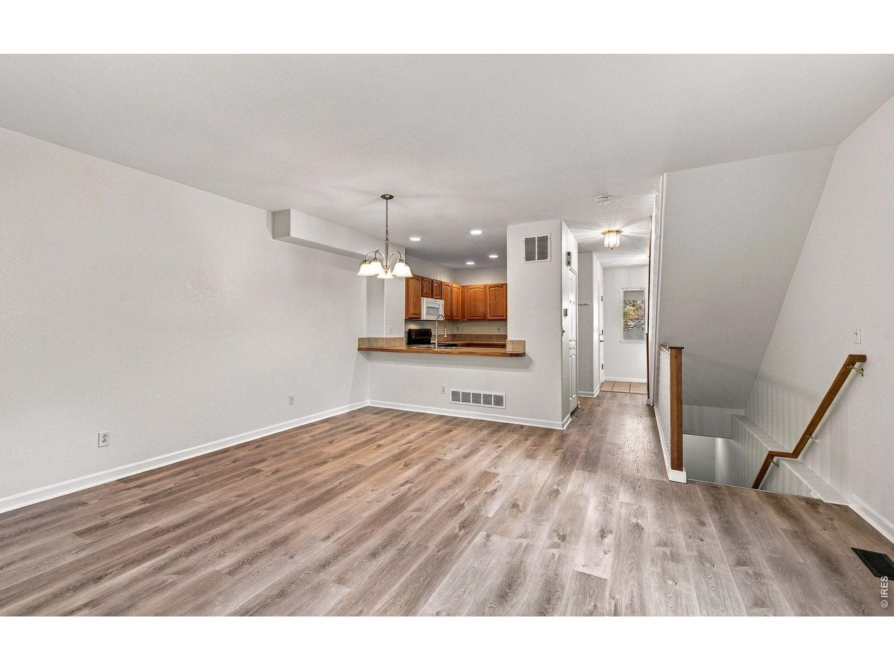 613 S Roosevelt Ave