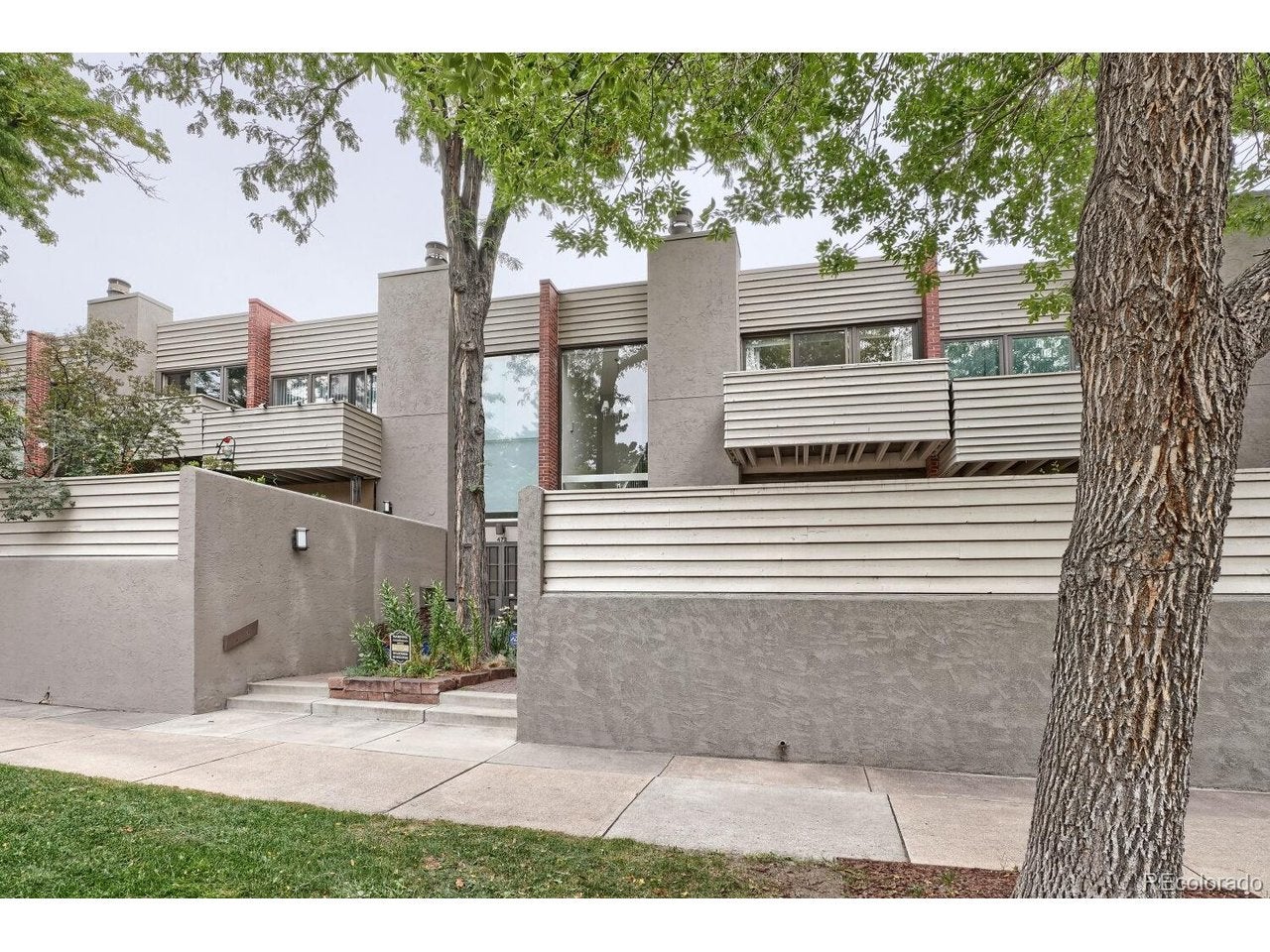 468 Josephine St