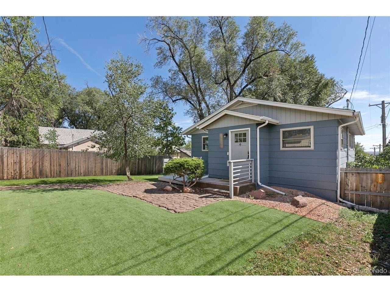 2221 E Uintah St