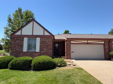 Photo of 2627 Elmhurst Cir, Longmont, CO 80503 (MLS # 1064069)
