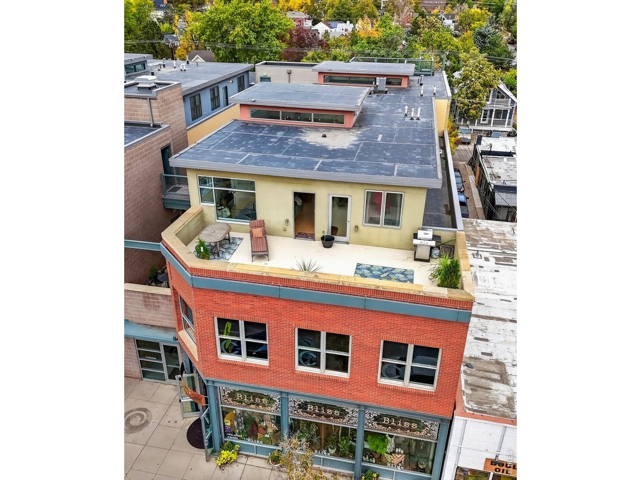 1637 Pearl St 302
