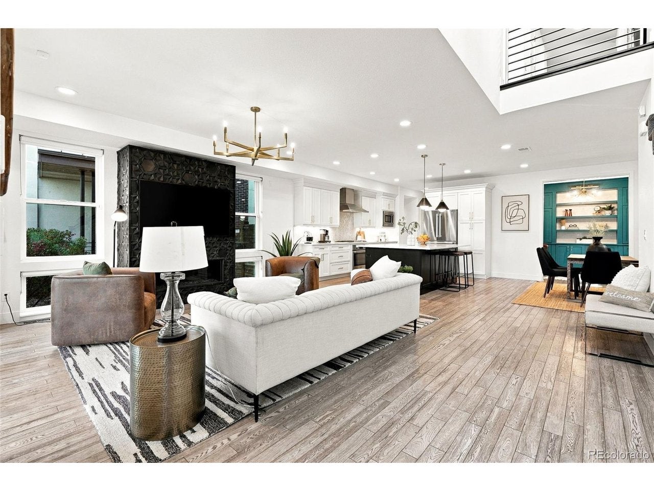 27 S Oneida Ct