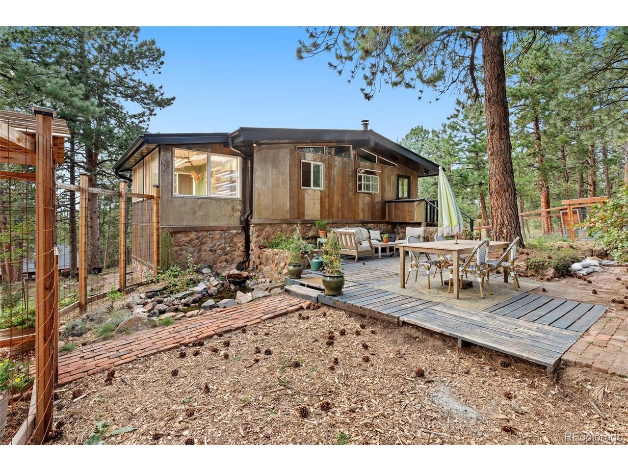 22937 Pawnee Rd