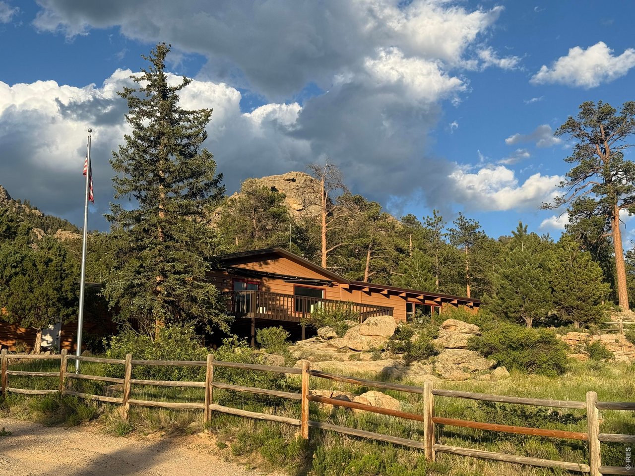 1352 Alpenglow Ln