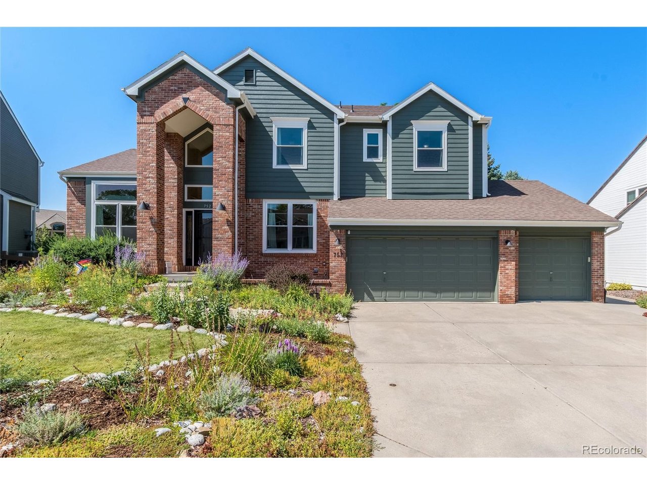 752 Hughes Ln