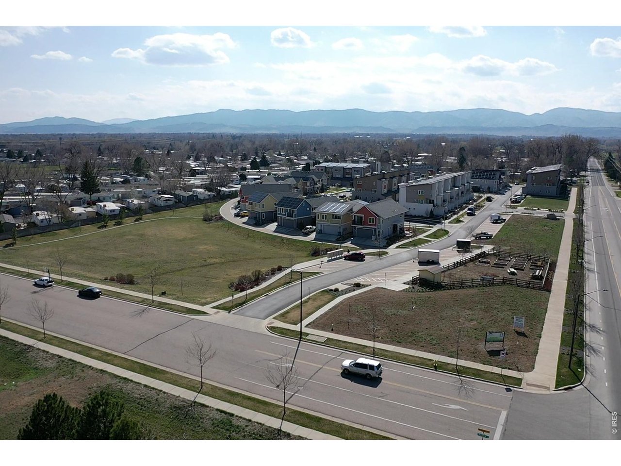 208 Green Leaf St Various