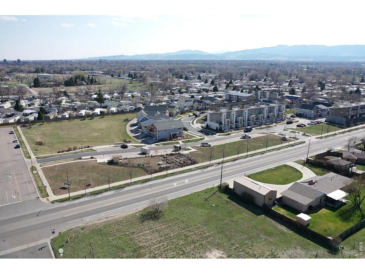 208 Green Leaf St Various