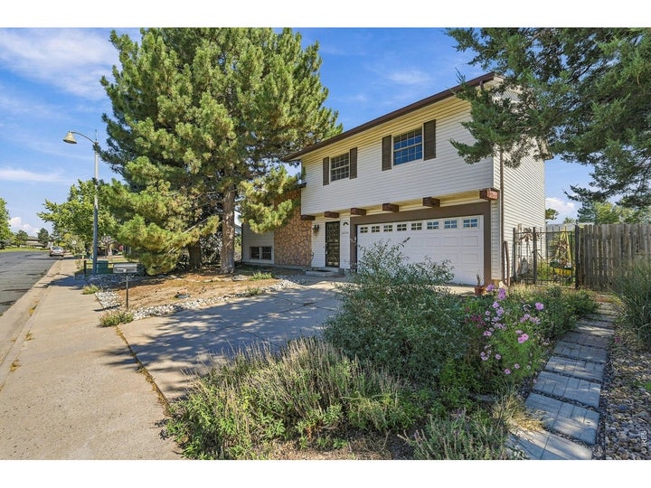 Photo 1 of 39 — 15303 E Nassau Dr, Aurora, CO 80013
