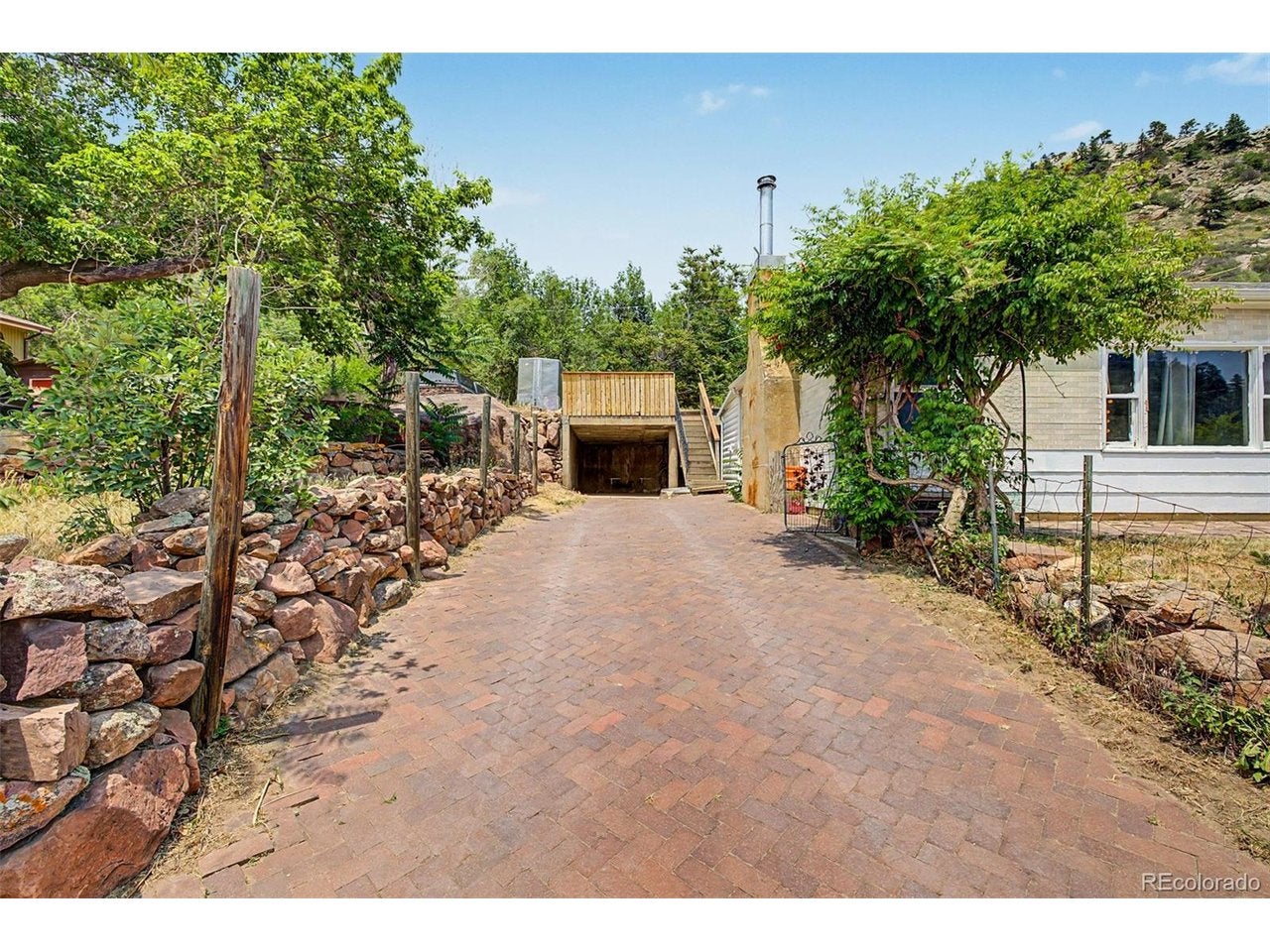 176 Artesian Dr