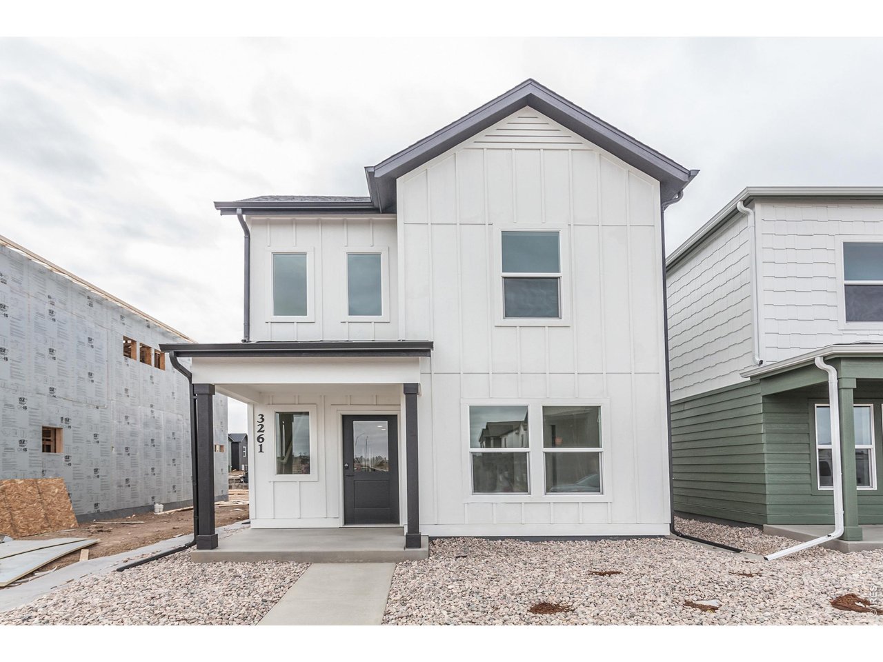 Welcome to 3261 Comet St! Move-in ready!