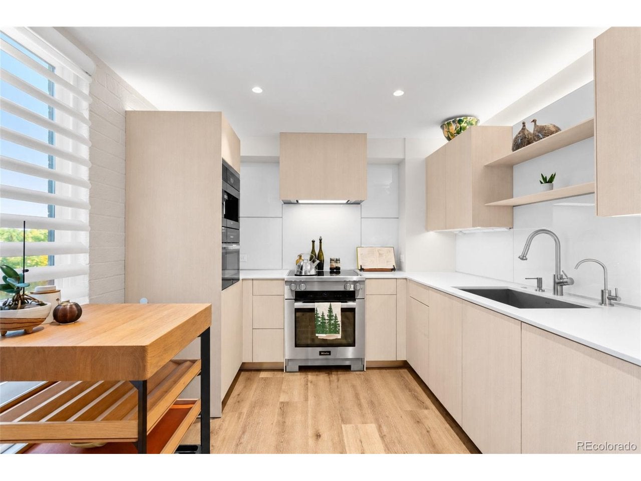 460 S Marion Pkwy B-553