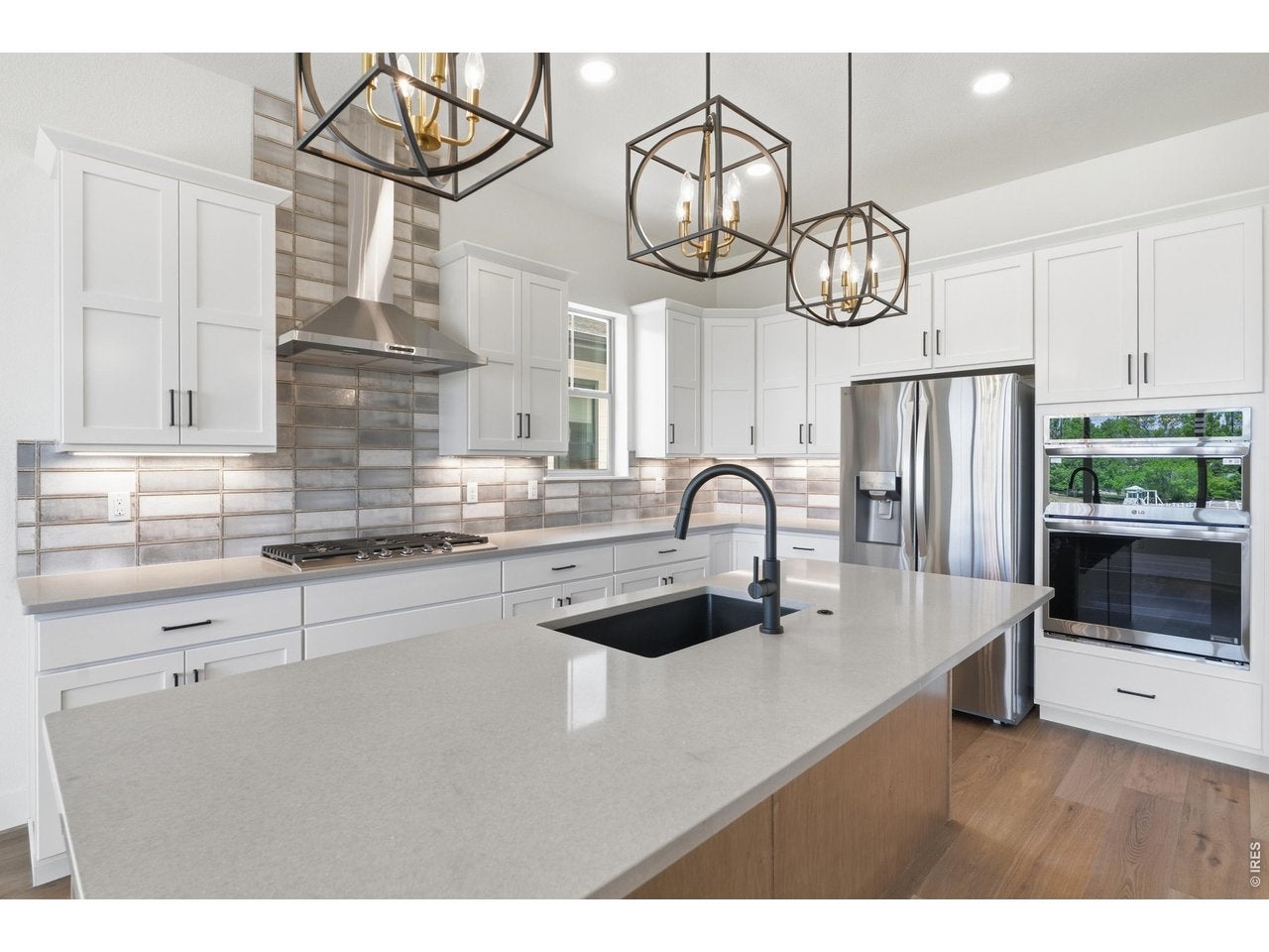 8463 Annapolis Dr