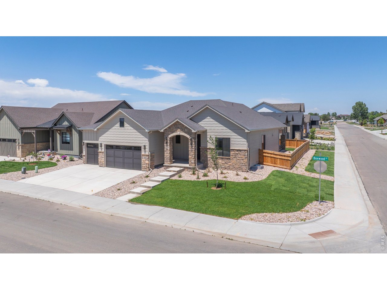 194 Boxwood Dr