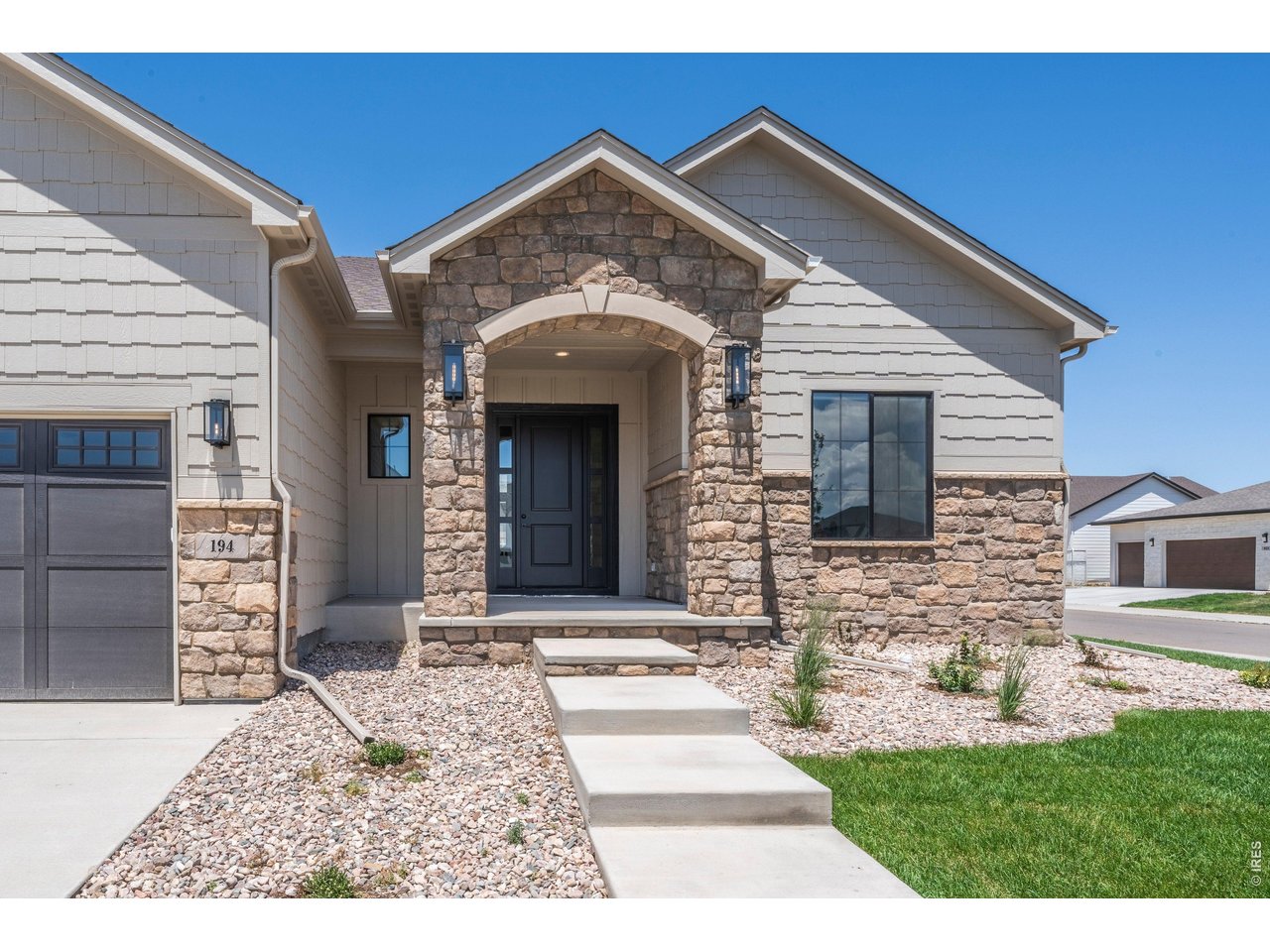 194 Boxwood Dr