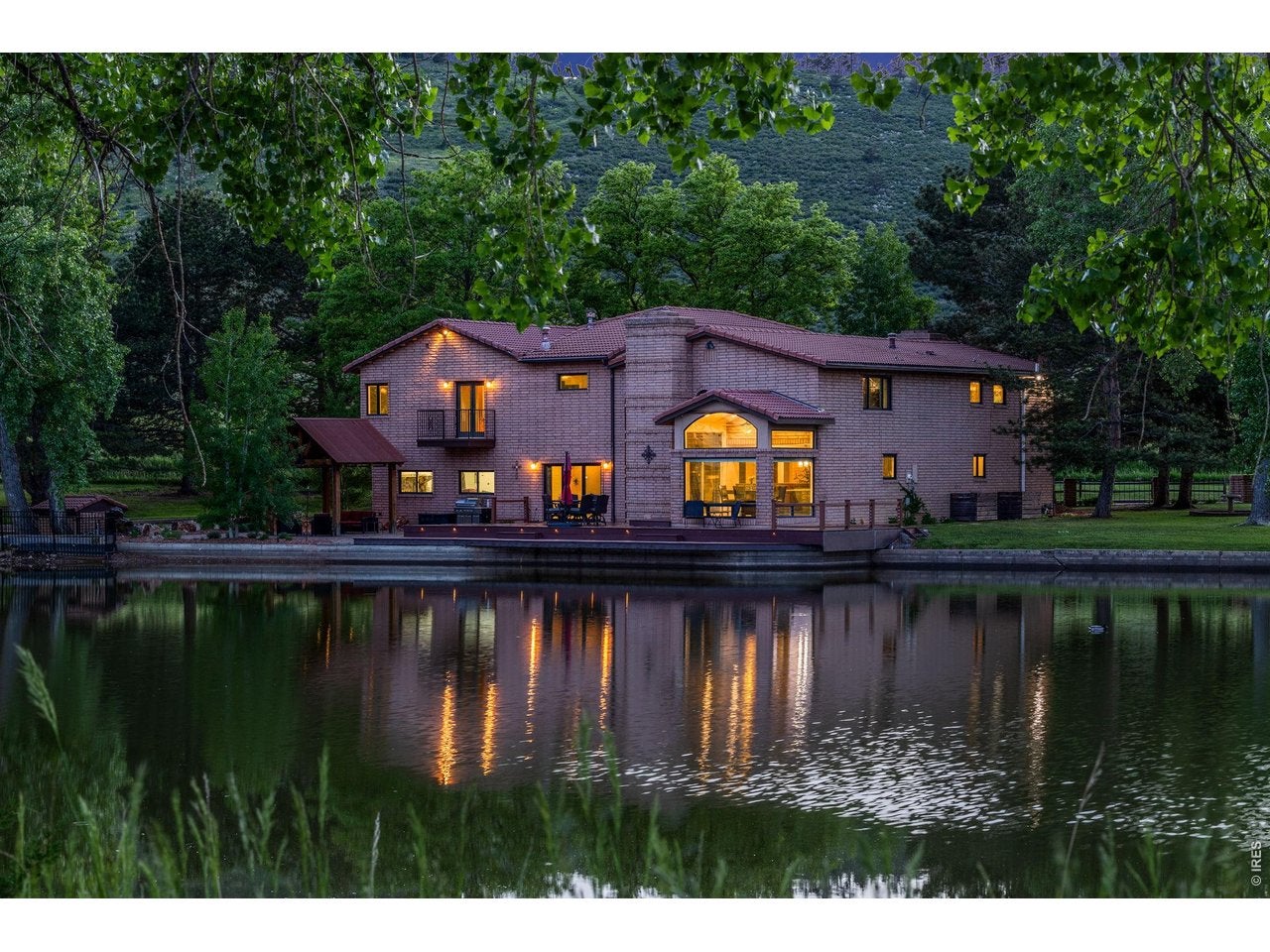 4025 Spruce Dr
