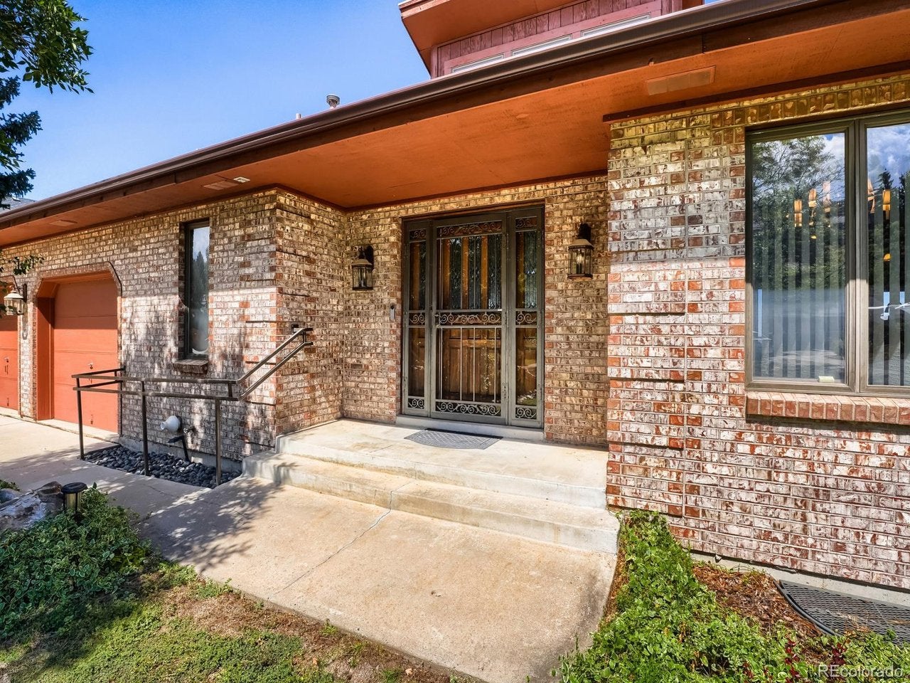 14071 W Center Dr