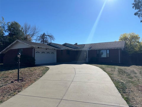 Photo of 173 Del Mar Cir, Aurora, CO 80011 (MLS # 9164621)