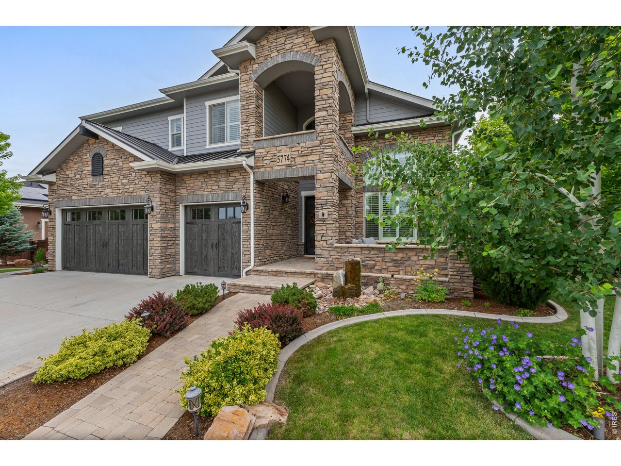 5774 Riverbluff Drive