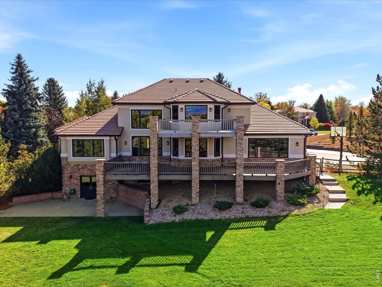 7705 Crestview Dr