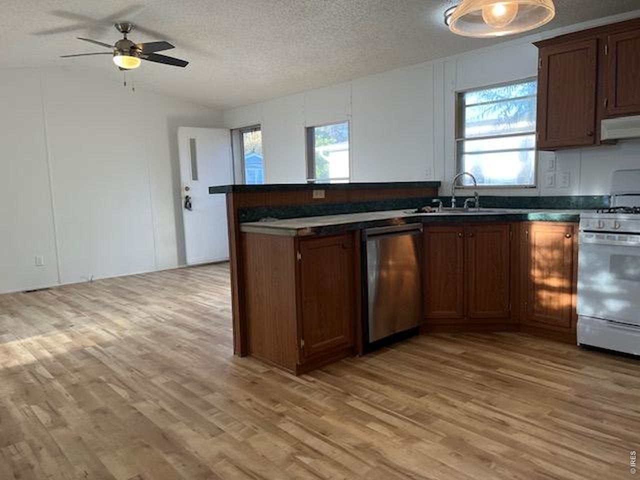 218 Grape St 27