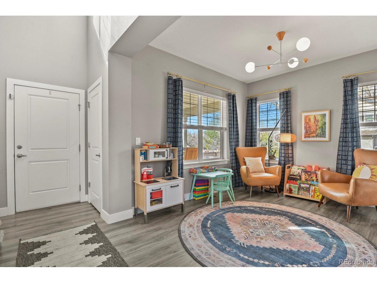 212 E Mountain View Ave