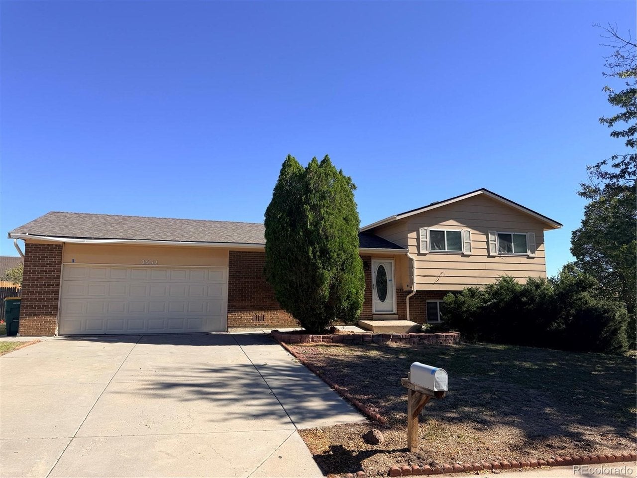 2052 S Salida St