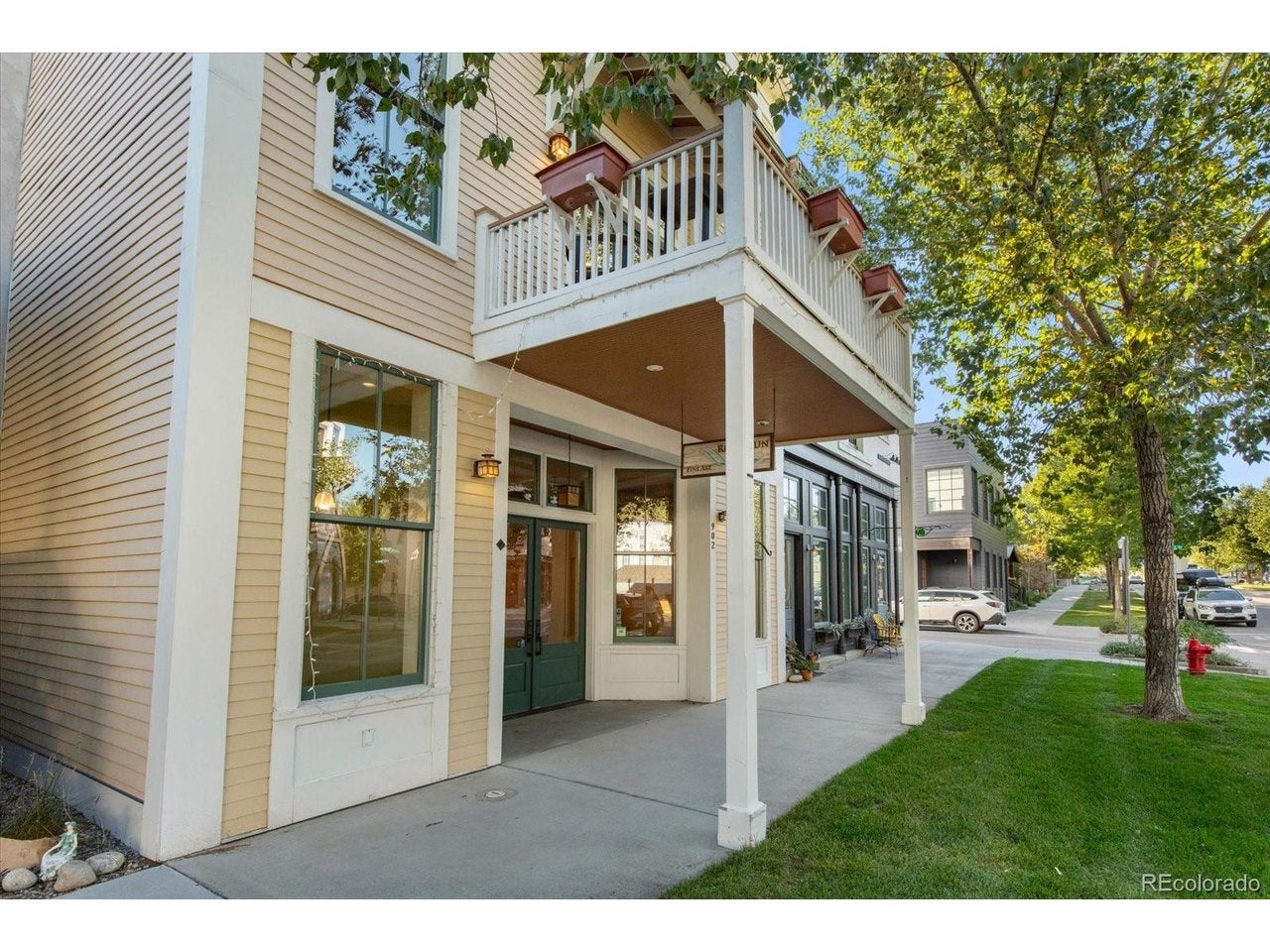 902 S Main St