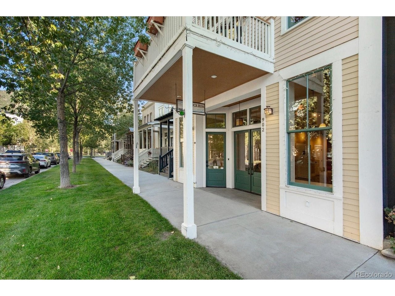 902 S Main St