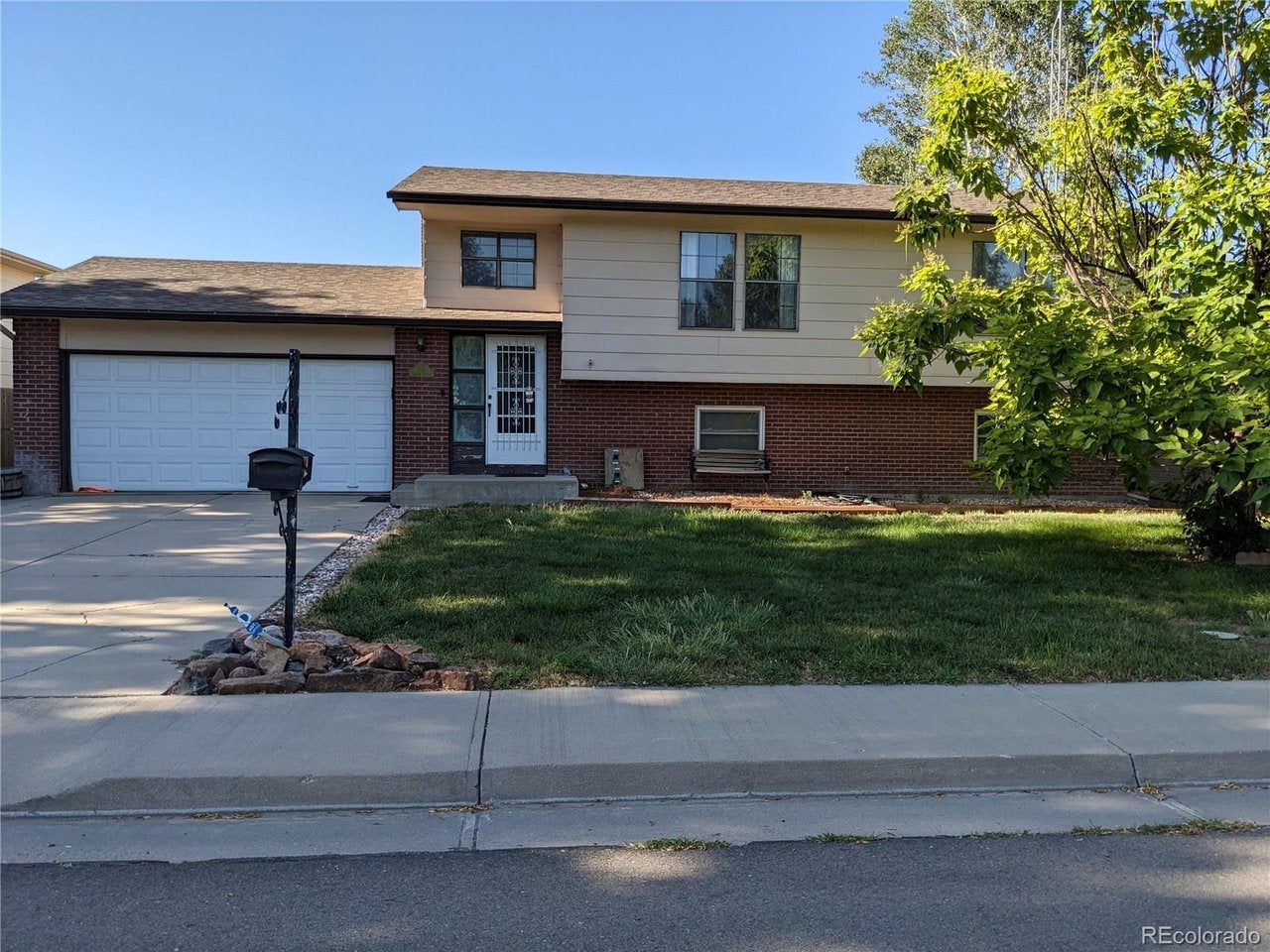 Photo 1 of 21 — 911 Pawnee Ave, Fort Morgan, CO 80701