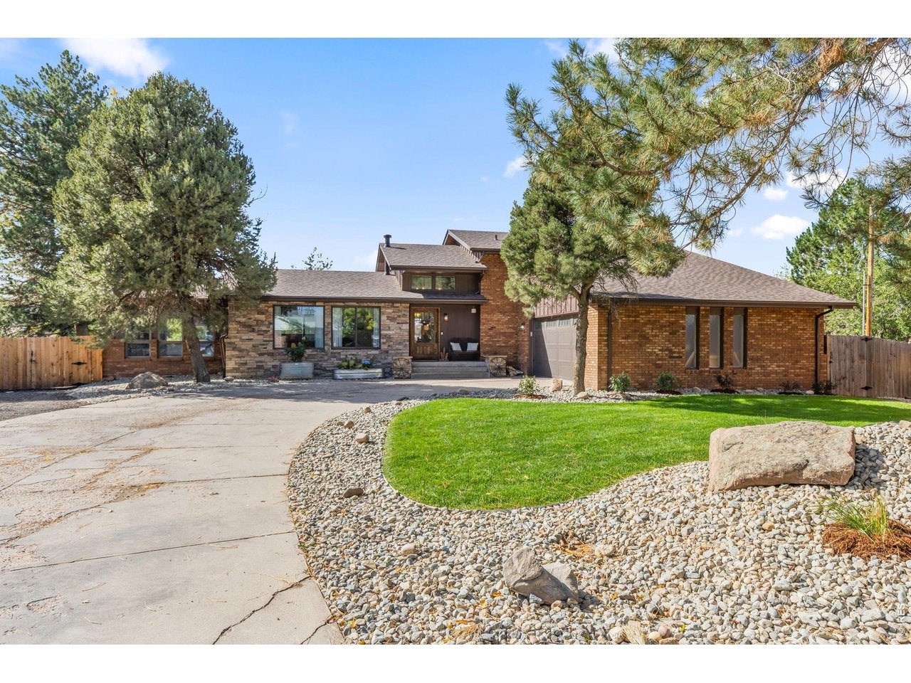 2727 W Buena Vista Dr