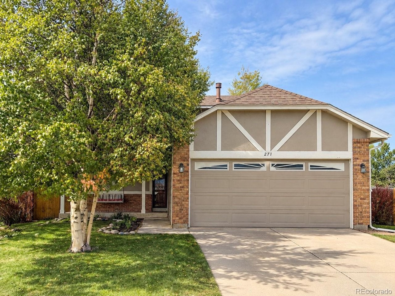 271 N Holcomb Cir